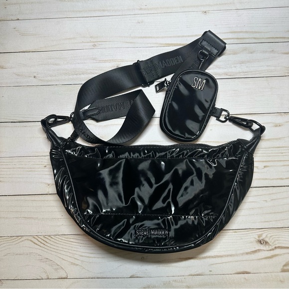 Steve Madden Handbags - NWOT Steve Madden Black Crossbody Bag Set